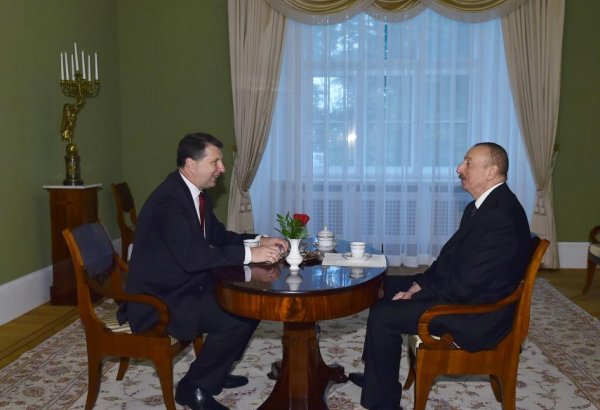Azerbaijani, Latvian presidents hold one-on-one meeting (PHOTO)