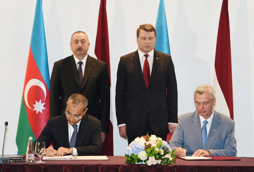 Azerbaijan, Latvia sign documents (PHOTO)