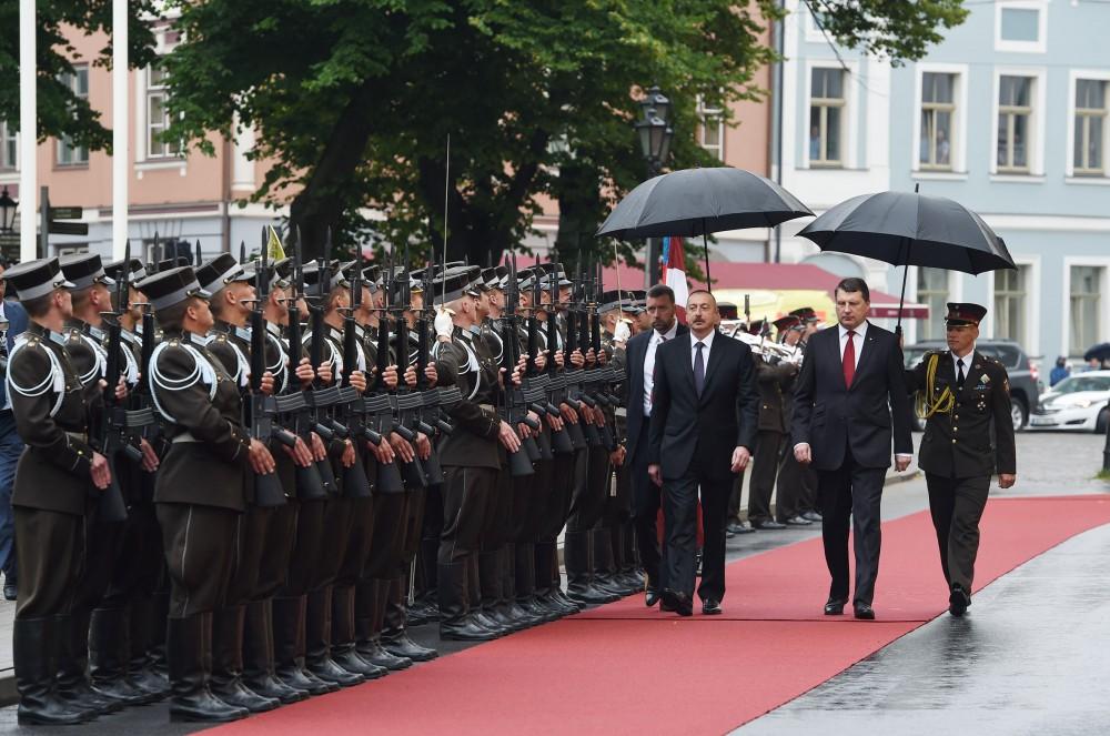 Prezident İlham Əliyevin Riqada rəsmi qarşılanma mərasimi olub (FOTO)