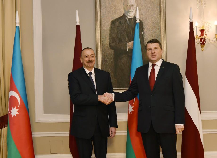 Official welcome ceremony held for Ilham Aliyev in Riga (PHOTO)
