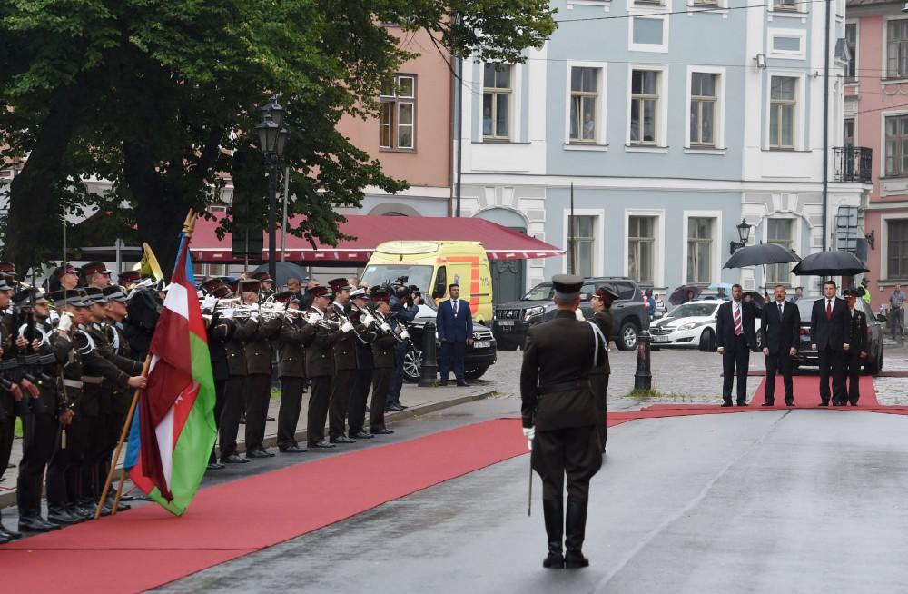 Official welcome ceremony held for Ilham Aliyev in Riga (PHOTO)