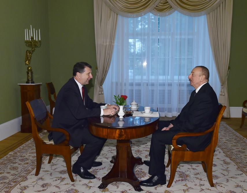 Azerbaijani, Latvian presidents hold one-on-one meeting (PHOTO)