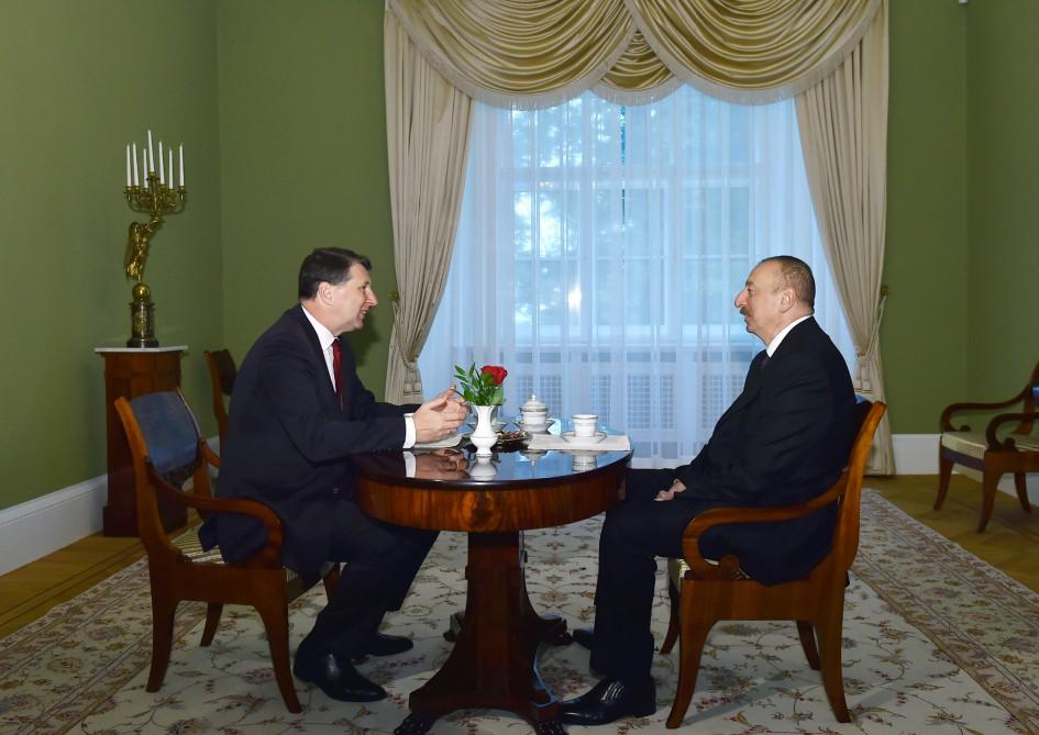 Состоялась встреча один на один президентов Азербайджана и Латвии (ФОТО)