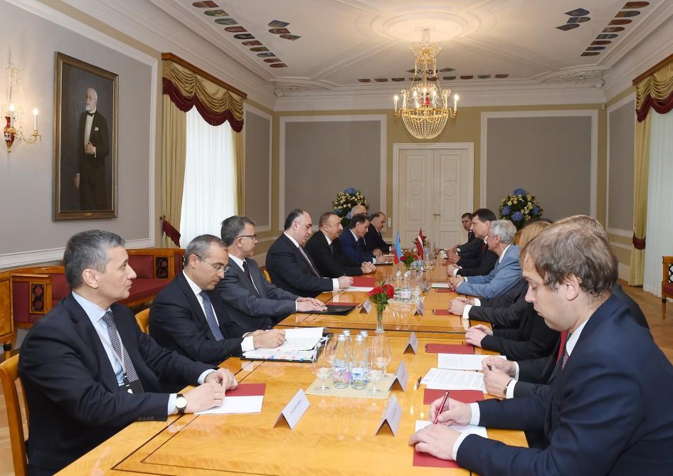 В Риге состоялась встреча президентов Азербайджана и Латвии в расширенном составе (ФОТО)