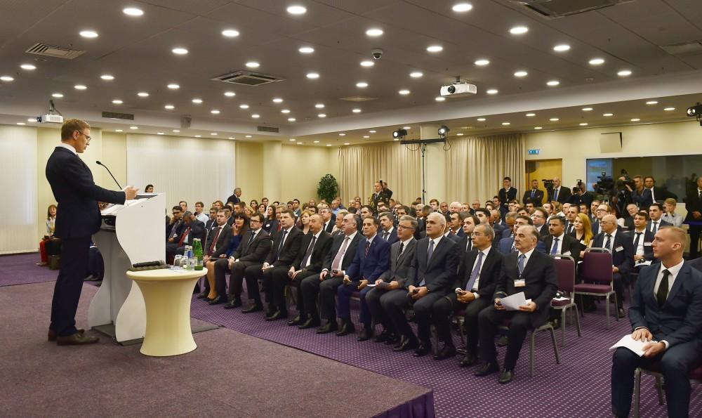 Prezident İlham Əliyev Azərbaycan-Latviya biznes forumunda iştirak edib (YENİLƏNİB) (FOTO)