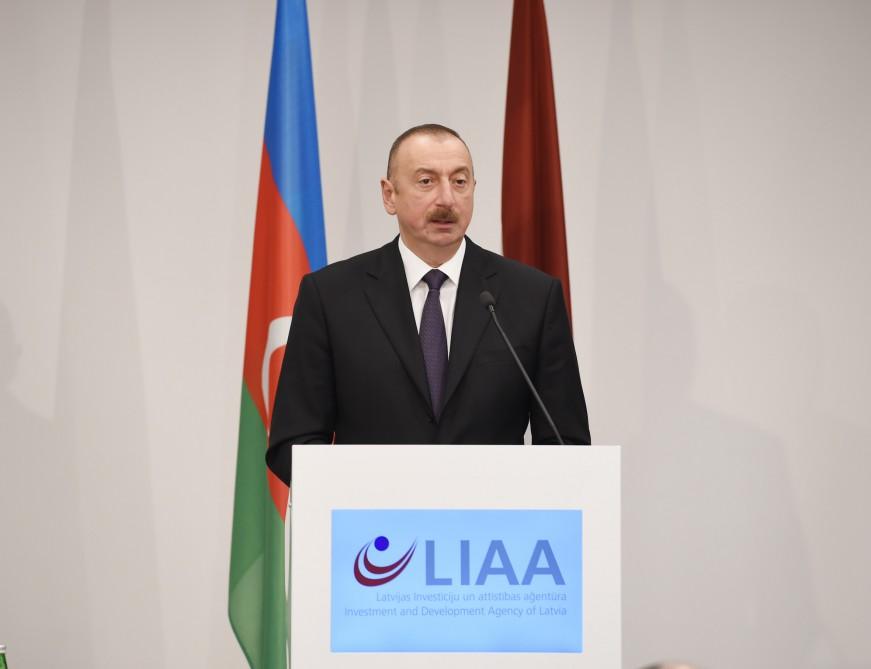 Президент Ильхам Алиев принял участие в азербайджано-латвийском форуме в Риге (ФОТО) (версия 2)