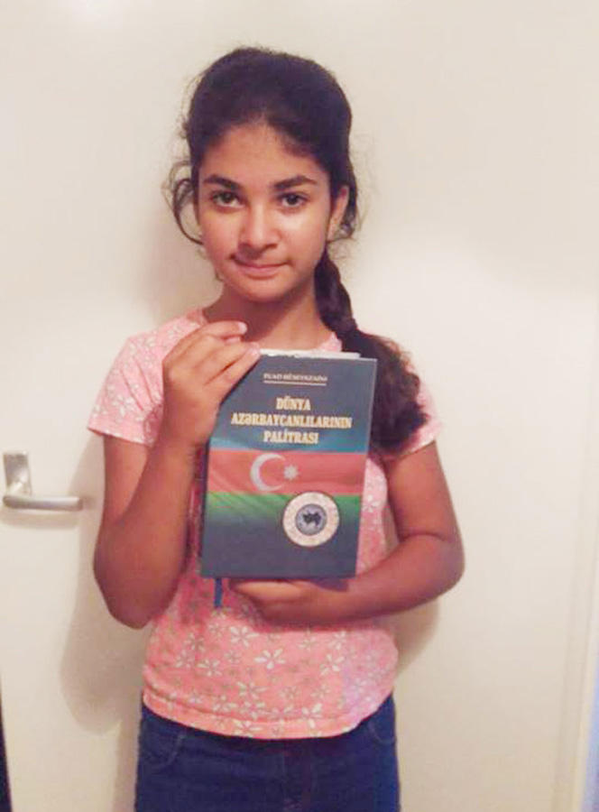 12-летняя Аида провела в Амстердаме урок об Азербайджане (ФОТО)