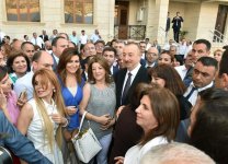 Ilham Aliyev attends ceremony to give out apartments to journalists  (PHOTO)