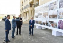 Ilham Aliyev attends ceremony to give out apartments to journalists  (PHOTO)