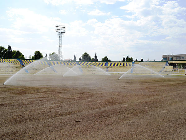 Gəncə stadionunun ot örtüyünün dəyişdirilməsi prosesi davam edir (FOTO) - Gallery Image