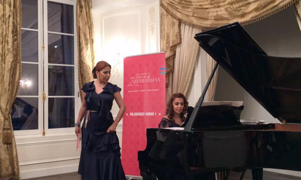 Восхитительный голос азербайджанской певицы покорил французов (ФОТО)