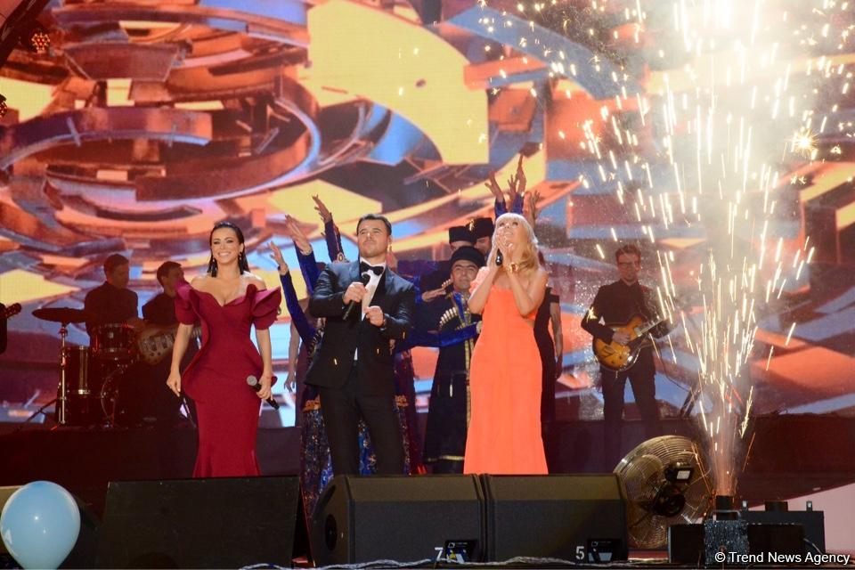 Xəzərin sahilində "Jara-2017" musiqi festivalının möhtəşəm açılış mərasimi keçirilib (FOTO)