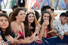 Церемония закрытия фестиваля "ЖАРА" в Баку: звезды на красной дорожке (ФОТО)
