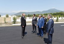 Президент Ильхам Алиев ознакомился с предприятием по производству розового масла в Загатале (ОБНОВЛЕНО) (ФОТО)