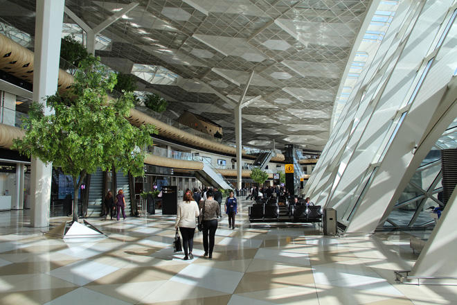 Международный аэропорт Гейдар Алиев обслужил свыше 2 млн. пассажиров с начала года