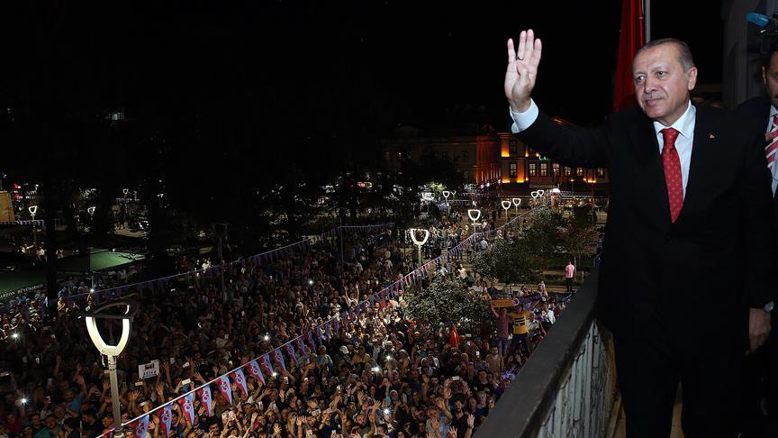 Cumhurbaşkanı Erdoğan, AK Parti Trabzon İl Başkanlığını ziyaret etti