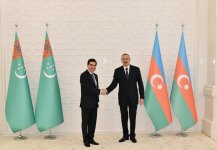 В Баку состоялась церемония официальной встречи президента Туркменистана (ФОТО)