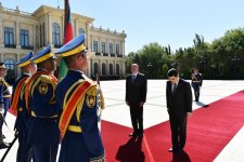 Official welcome ceremony held for Turkmen president in Baku (PHOTO)