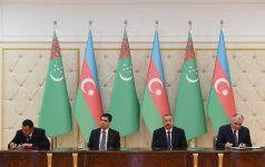 Azerbaijan, Turkmenistan sign documents (PHOTO)