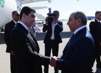 Turkmen president arrives in Azerbaijan (PHOTO)