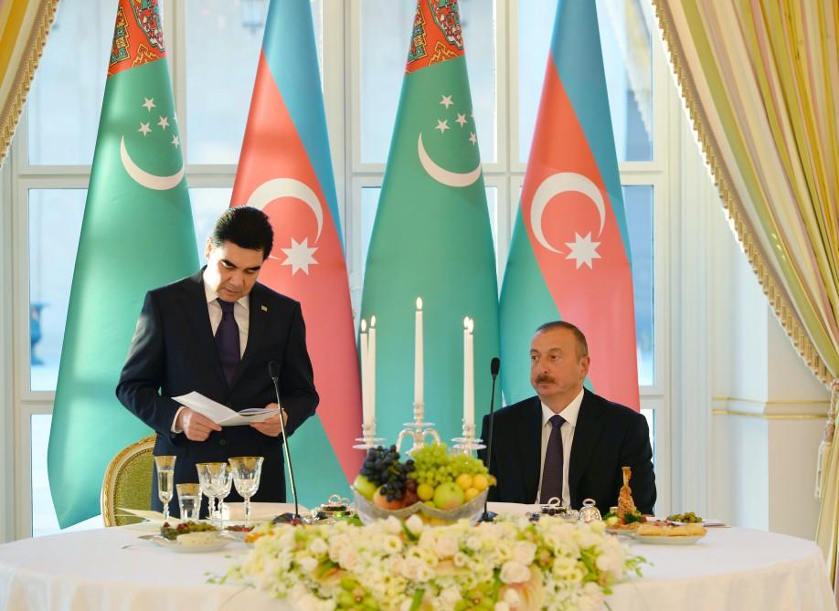 От имени Президента Ильхама Алиева был дан официальный прием в честь Гурбангулу Бердымухамедова (ФОТО)