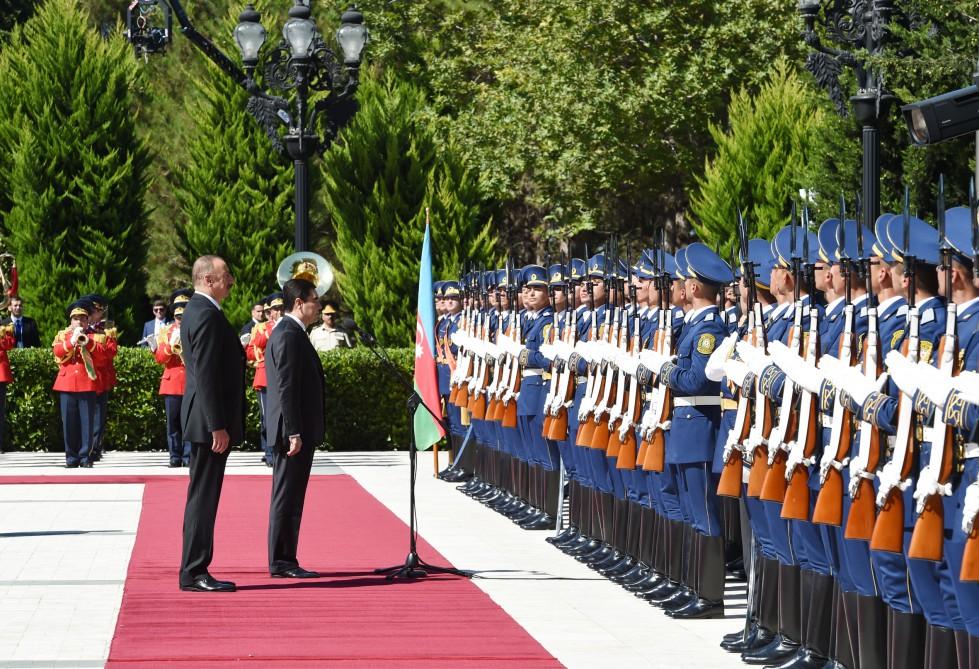 Official welcome ceremony held for Turkmen president in Baku (PHOTO)