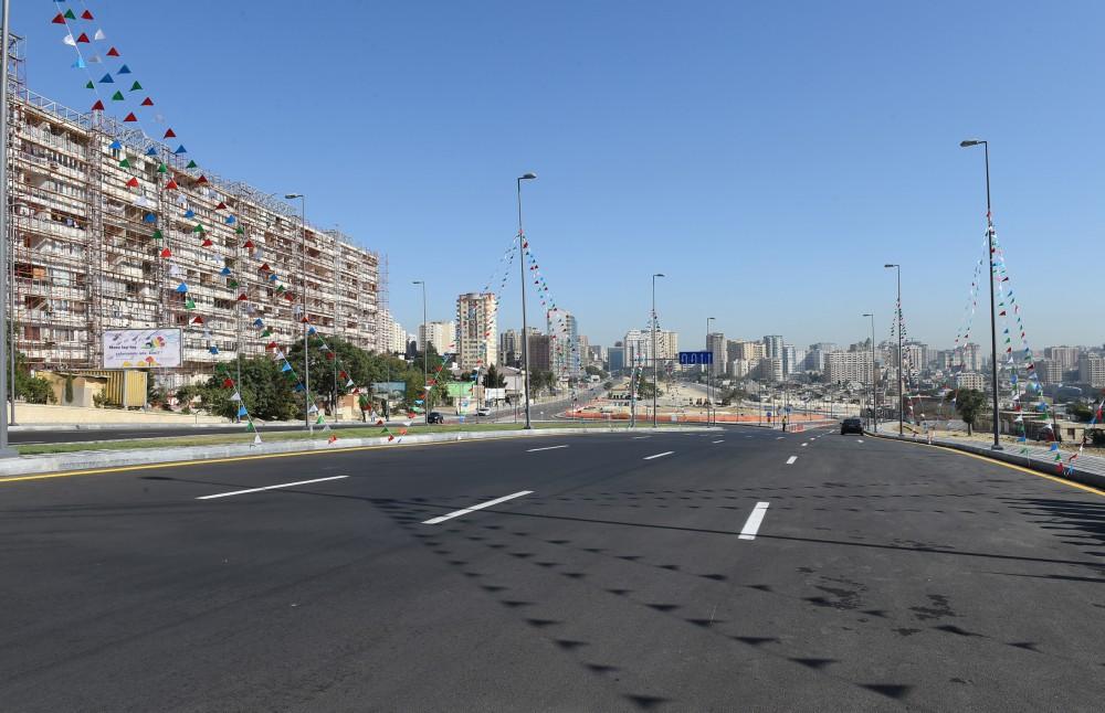 Президент Ильхам Алиев принял участие в открытии новых дорог на территории бывшей «Советской» в Баку (ФОТО)
