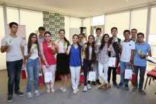 Nar presents special gifts to students who demonstrated highest results at entrance exams (PHOTO)