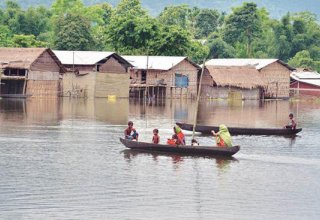 Число жертв наводнений и оползней в Непале достигло 40