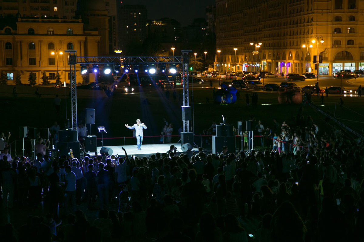 В парке Центра Гейдара Алиева состоялся соло-концерт Адалята Шукюрова (ФОТО)