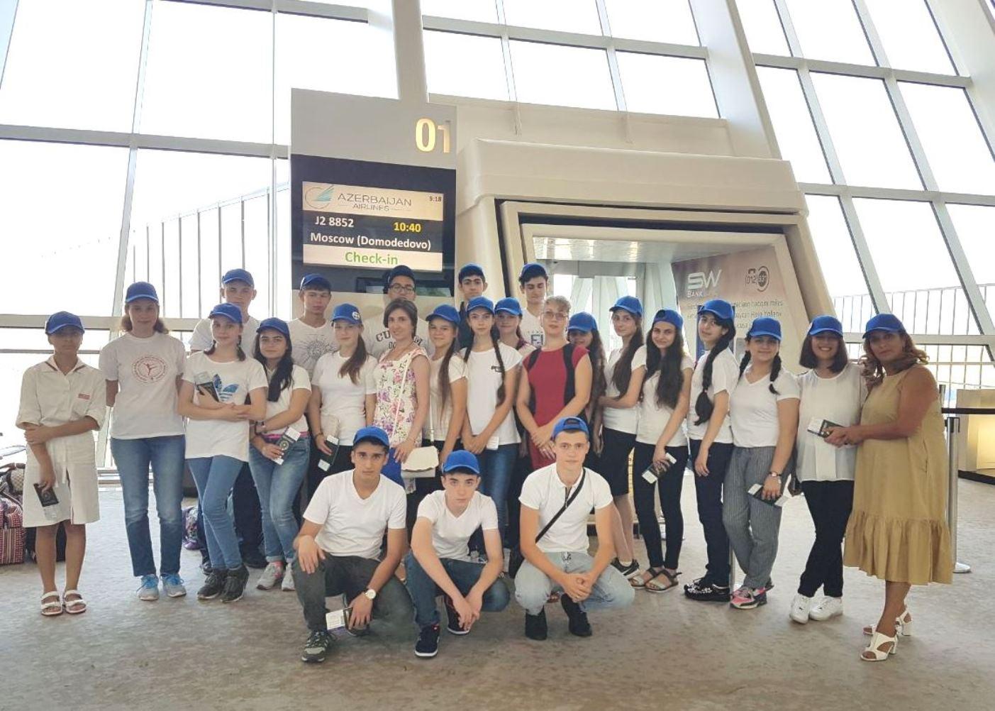 Азербайджанские школьники отправились в Россию (ФОТО)