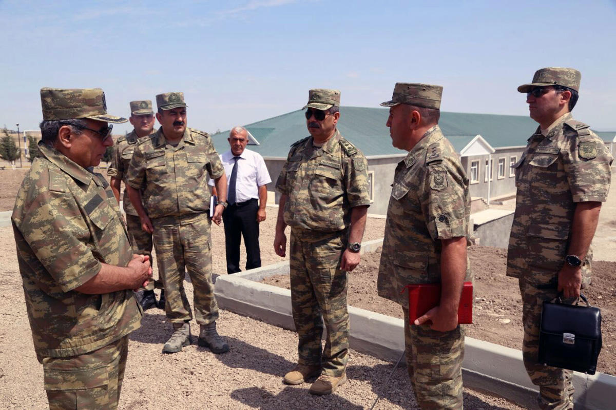 Первый вице-премьер и министр обороны Азербайджана посетили подразделения ВС на линии фронта (ФОТО)