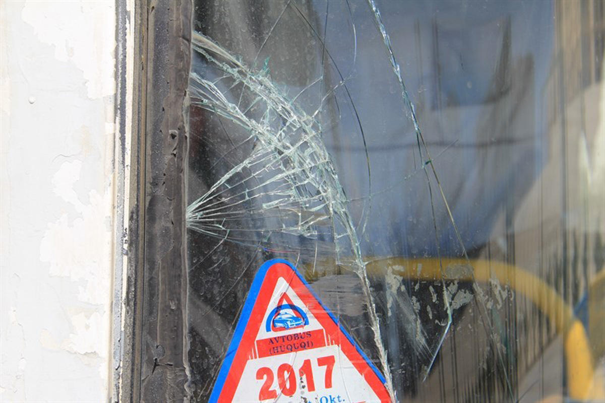 Sumqayıt polisi: Sərnişin avtobusuna daş atılıb