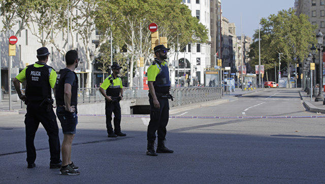 Barselonada polis bir terrorçunun axtarışını davam edir