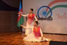Синтез индийского танца и азербайджанского мугама на бакинской сцене (ФОТО)