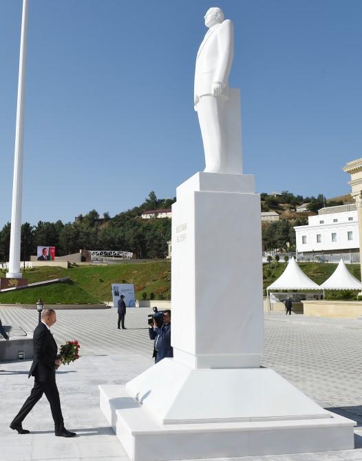 Президент Ильхам Алиев прибыл в Гядабейский район (ФОТО)
