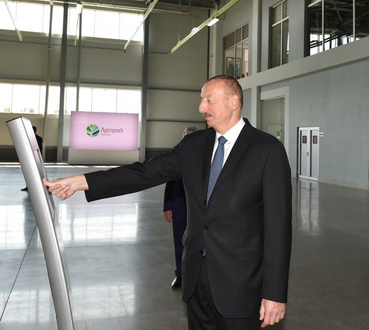 Президент Ильхам Алиев принял участие в открытии Логистического центра Шамкирского агропарка
(ФОТО)