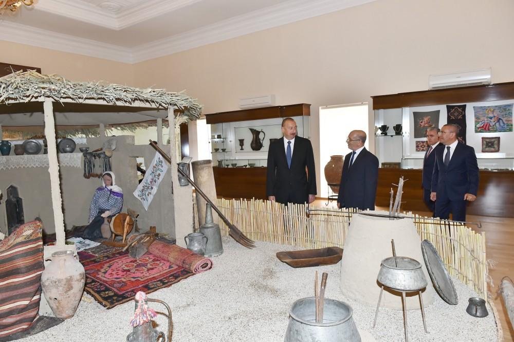Президент Ильхам Алиев ознакомился в Шамкире с условиями, созданными в капитально реконструированном Историко-краеведческом музее (ФОТО)