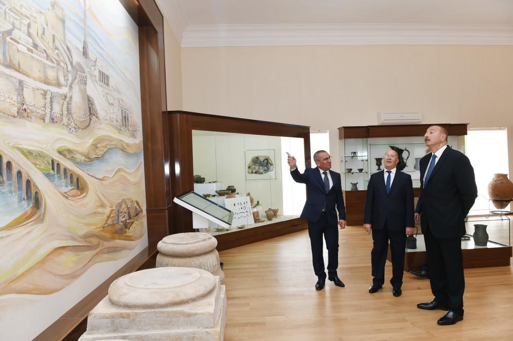 Президент Ильхам Алиев ознакомился в Шамкире с условиями, созданными в капитально реконструированном Историко-краеведческом музее (ФОТО)