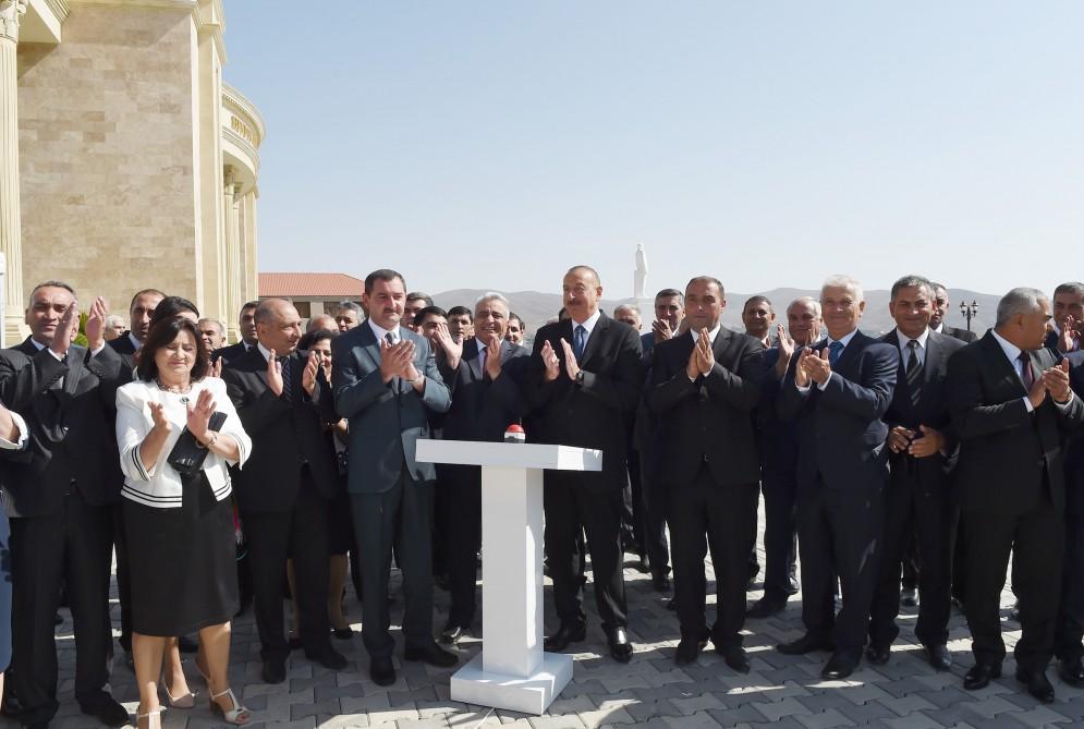 Президент Ильхам Алиев принял участие в открытии проекта снабжения города Гядабей питьевой водой (ФОТО)