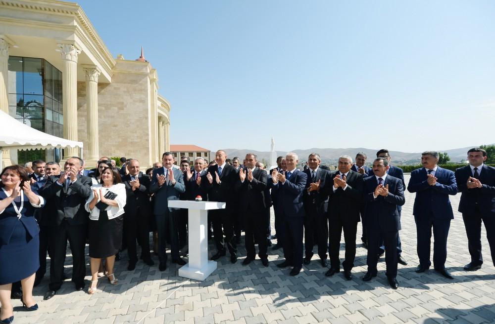 Президент Ильхам Алиев принял участие в открытии проекта снабжения города Гядабей питьевой водой (ФОТО)