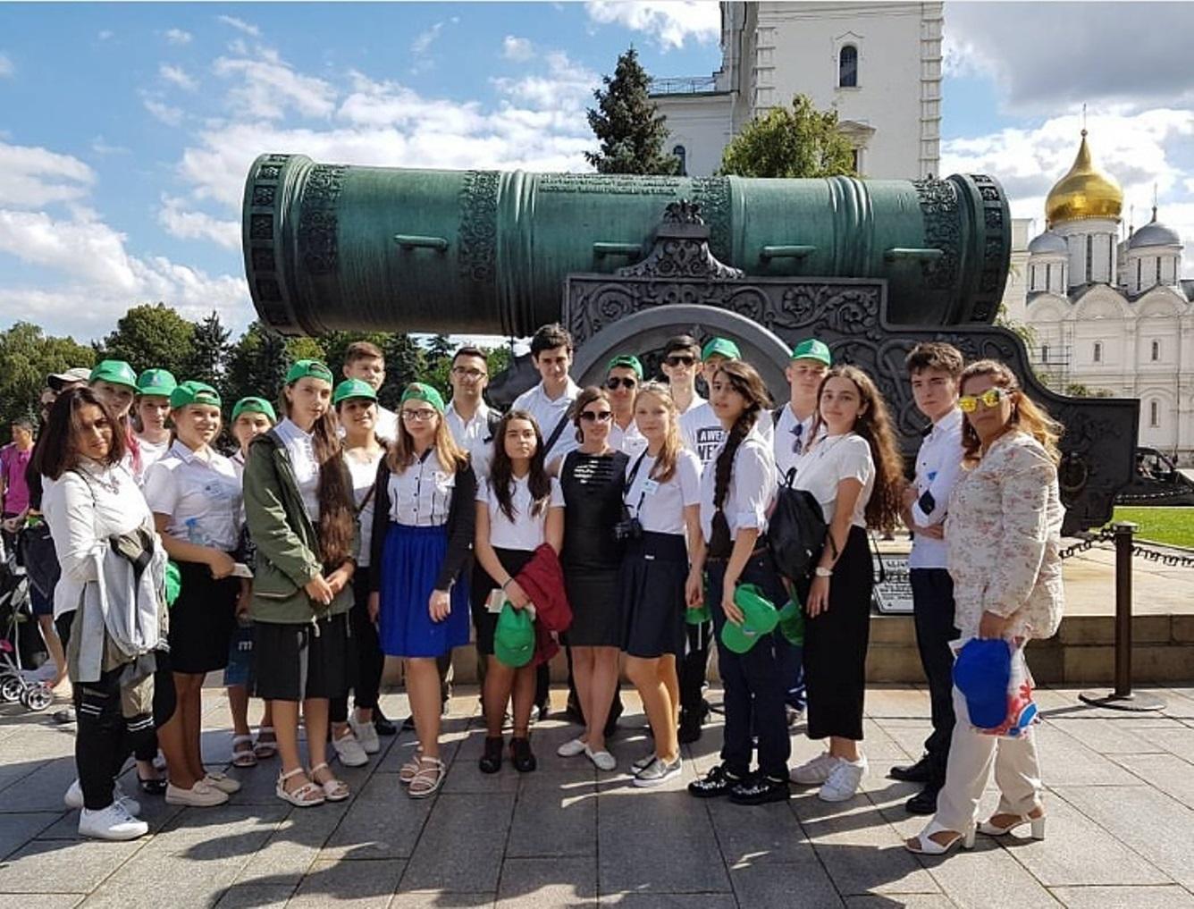 Азербайджанские школьники ознакомились с достопримечательностями Москвы (ФОТО)