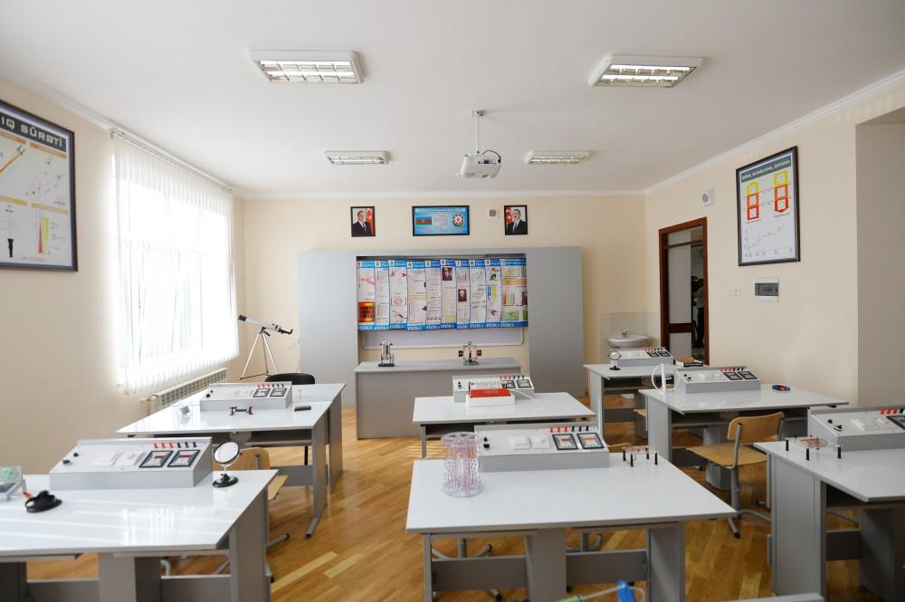 Ilham Aliyev views conditions at new block of secondary school in Baku (PHOTO)