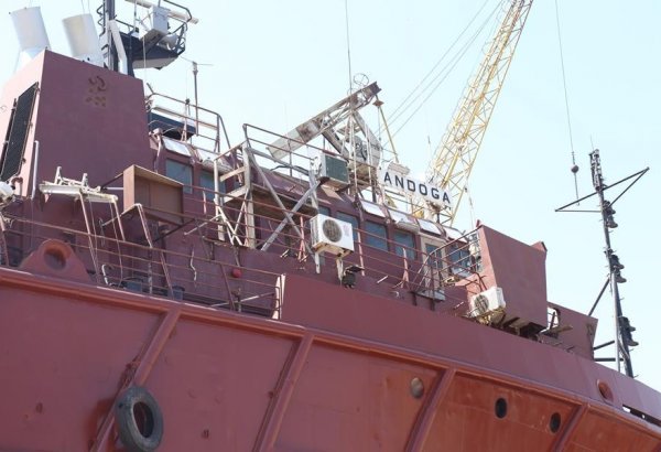 В Азербайджане ремонтируют буксирное судно (ФОТО)