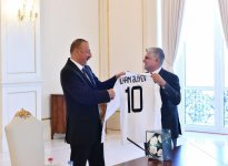 President Ilham Aliyev receives Qarabag football club players (PHOTO)