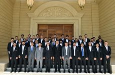 President Ilham Aliyev receives Qarabag football club players (PHOTO)