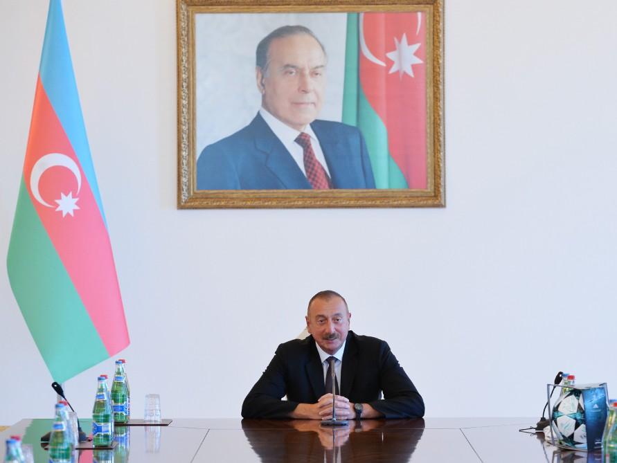 President Ilham Aliyev receives Qarabag football club players (PHOTO)
