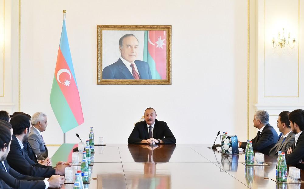 Cumhurbaşkanı İlham Aliyev Karabağ takımını kabül etti (Fotoğraf)