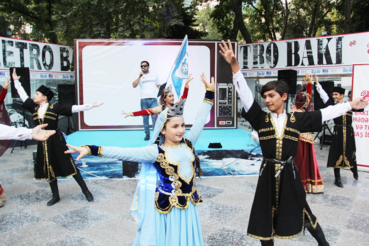 Как азербайджанские звезды и молодежь поздравили команду "Карабах" (ФОТО)