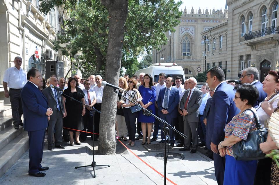 Открыт барельеф первому ректору-азербайджанцу БГУ (ФОТО)